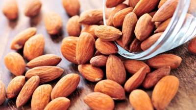  دراسة: اللوز يحتوي على سعرات حرارية "قليلة"