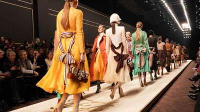  بسبب عدم اهتمام إيطاليا بصناعة الموضة .. «برادا» تهجر ميلانو إلى باريس