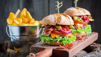بعد حظر الدهون المتحولة .. وجبات سريعة صحية أكثر
