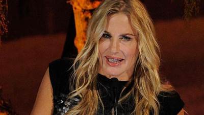 اعتقال الممثلة دارى حانا وسجنها لاعتراضها على نقل النفط الكندى لأمريكا