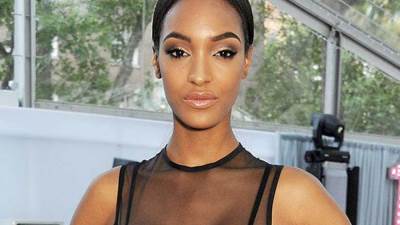 العارضة البريطانية جوردان دان نجمة برنامج للطهي