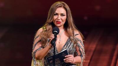  ليلى علوى تعود من دبى لحضور "الشهر الثقافى اليونانى المصرى" بالأوبرا