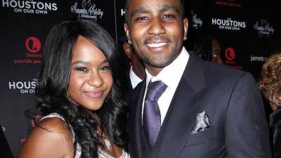 ابنة ويتني هيوستن تفسخ خطوبتها من شقيقها