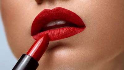 شفاه شتاء 2012, ألوان زاهية مفعمة بالأنوثة