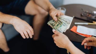 10 نصائح للتعامل مع الزوج البخيل