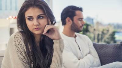 10 أكاذيب تجلب التعاسة للنساء