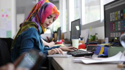 عمل الزوجة الزائد هل هو طريق سريع للطلاق؟