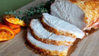 اصنعي لأسرتك .. صدور الديك الرومي بالزعتر والليمون