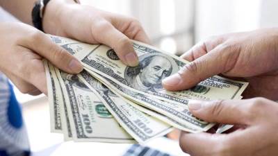 «المال» .. ما اثاره النفسية على العلاقات الأسرية؟