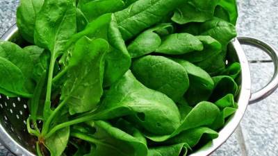 السم يرقد أحيانًا في الخضراوات ذات الأوراق الخضراء