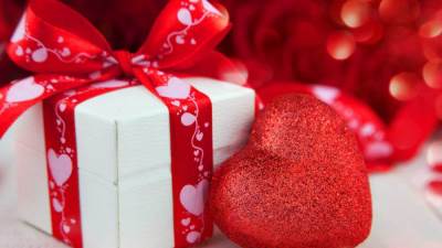 10 هدايا فالنتاين رائعة : خصيصًا للعلاقات بعيدة المدي
