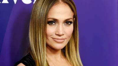 جينيفر لوبيز مصدومة من القرار الخاص بملابس النجمات في حفل الـ Grammys 2013