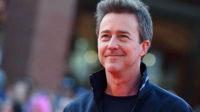 النجم إدوارد نورتون يستعد لإستقبال مولوده الأول من شونا روبيرتسون