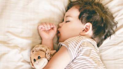 أسباب صعوبات النوم عند الطفل
