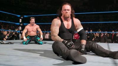 الأندرتيكر يعود للمملكة المتحدة من أجل الحدث الرئيسي لWWE SmackDown