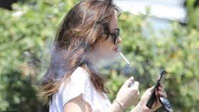 جوينيث بالترو تدخن مرة واحدة في الأسبوع وتعترف بتجربتها للبوتكس