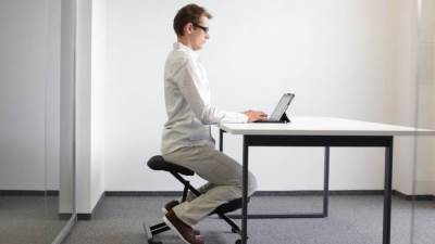 حزام طبى يأمر المريض بالجلوس بشكل مستقيم