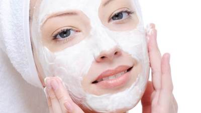 أفضل الماسكات الطبيعية للبشرة الجافة