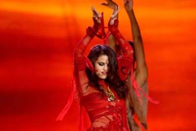 شركة عطور تقاضي سيلينا جوميز