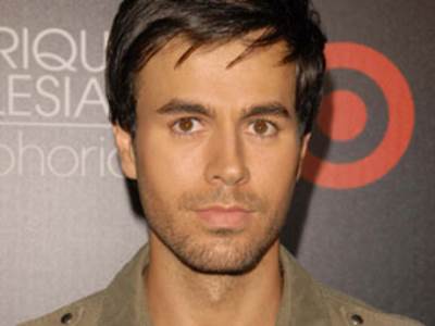 ميعاد زواج أنريكو إيجلاسياس من آنا كورنيكوفا