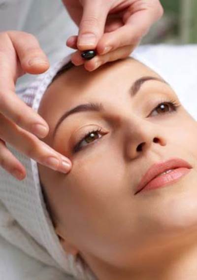 كيف تتخلصين من البقع الداكنة في 15 دقيقة