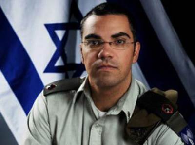 المتحدث باسم الجيش الإسرائيلي يحتفل بفوز عساف بـ ”Arab Idol”