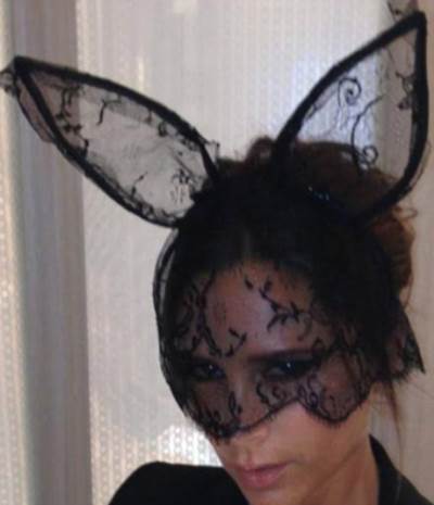 فيكتوريا بيكهام تتحول إلى أرنب مغرٍ وجميل