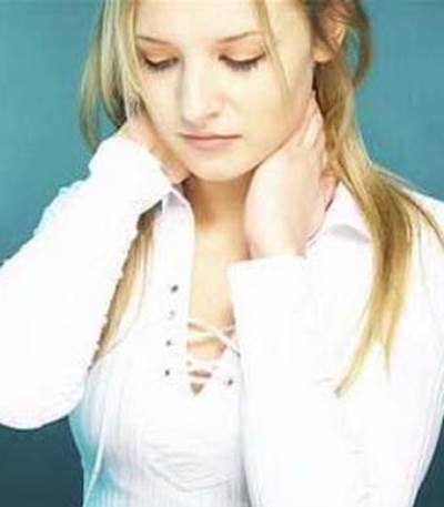 نصائح وتمارين رياضية لتخفيف الإصابة بآلام الرقبة