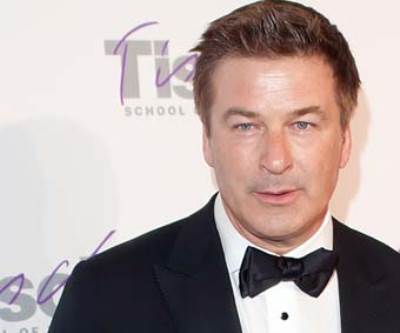  النجم أليك بالدوين يعتذر بشأن التغريدات الخاصة بالشواذ