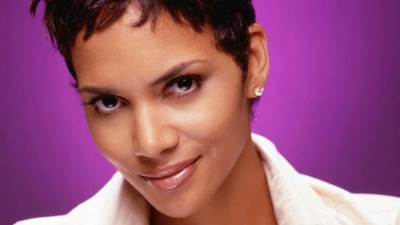  رسميا .. زواج هالي بيري وأوليفييه مارتينيز