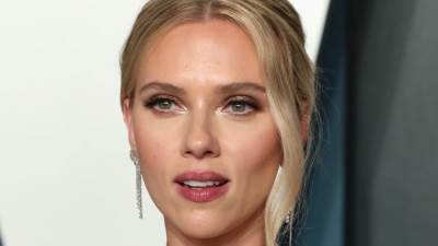  خاتم سكارليت جوهانسون يثير الشبهات حولها