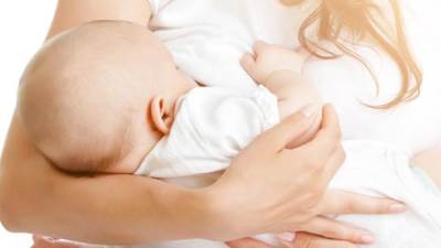 دراسة بريطانية : الرضاعة الطبيعية تقى الأم من الزهايمر
