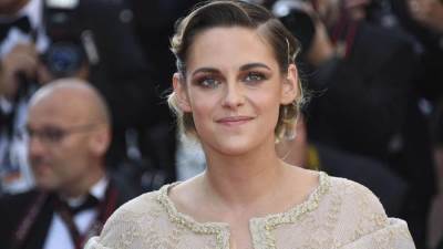 كريستين ستيوارت تغادر لوس انجلوس بحزن