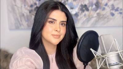 بعد أن أعلنت خطوبتها سلمى رشيد تصدم جمهورها بصورة العريس