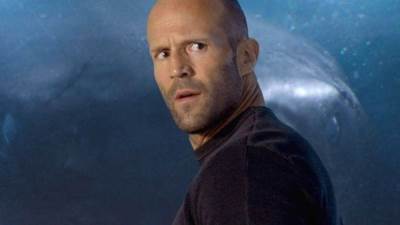  النجم جيسون ستاثام ينجو من حادث سيارة في موقع تصوير فيلم Expendables 3