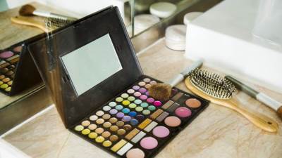 أجمل الظلال والمحددات لعيون مغرية