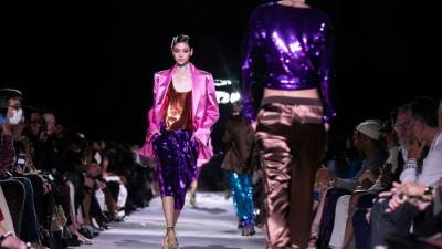 بالصور .. ديكورات منصات عروض الأزياء الأكثر درامية علي الإطلاق في أسبوع الموضة