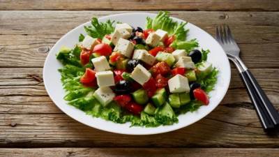 لأصحاب الريجيم .. إليك طريقة عمل سلطة الجبن الأبيض