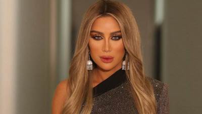 شاهد حذاء مايا دياب الرجالي .. لكن من الذهب