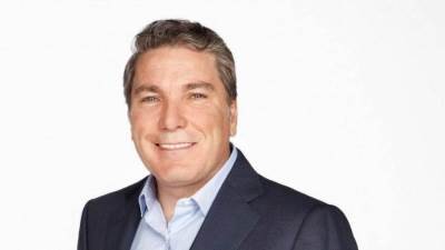 صورة نادرة للعميد علي جابر وسط الدمار ينقذ ضحايا حرب 1984