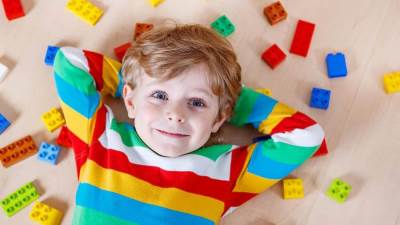 "دليل الوالدين إلى تنمية الطفل" حول أهمية بناء شخصية طفلك عند التعامل معه