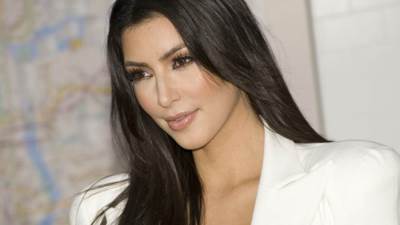 كيم كارداشيان وليندزي لوهان تنفيان القطيعة بينهما من خلال صور جديدة