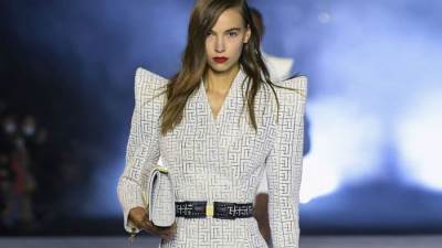 الرقة والأناقة عنوان مجموعة Blumarine لربيع وصيف 2014