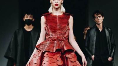 بيتسي جونسون .. رغم أعلان إفلاسها واصابتها بالسرطان مازالت تحبها الموضة