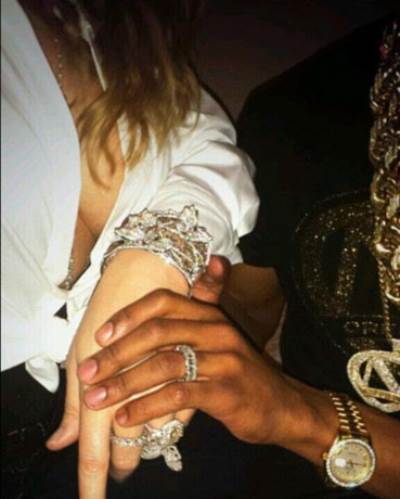 بعد الحديث عن علاقته الجنسية بكيم كارداشيان .. زوج ماريا كاري يهديها الماس