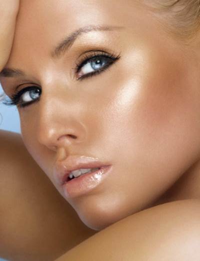 نصائح لتمتعي ببشرة برونزية ساحرة في المنزل