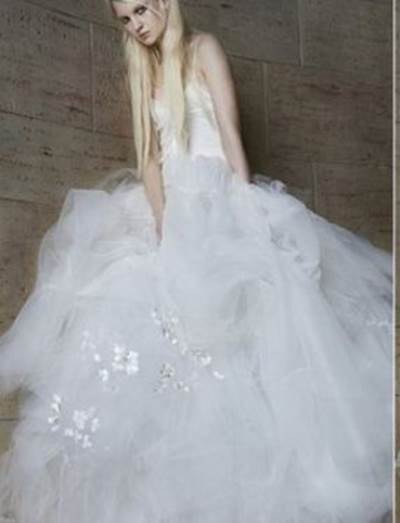 بالصور فساتين زفاف عام 2015 .. للمصممة المفضلة لدى هوليوود