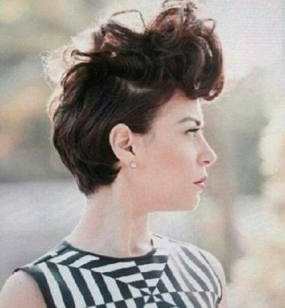 منة شلبي تتبع صيحة البطن المكشوف في أخر إطلالاتها