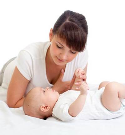 عادات سيئة تزيد من علامات الشيخوخة لدى الأم المرضعة