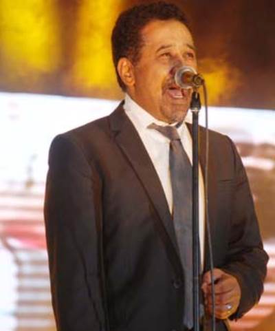 بالصور..  الشاب خالد يشعل بورتو كايرو